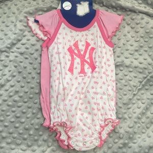 NWT New York Yankees onesies